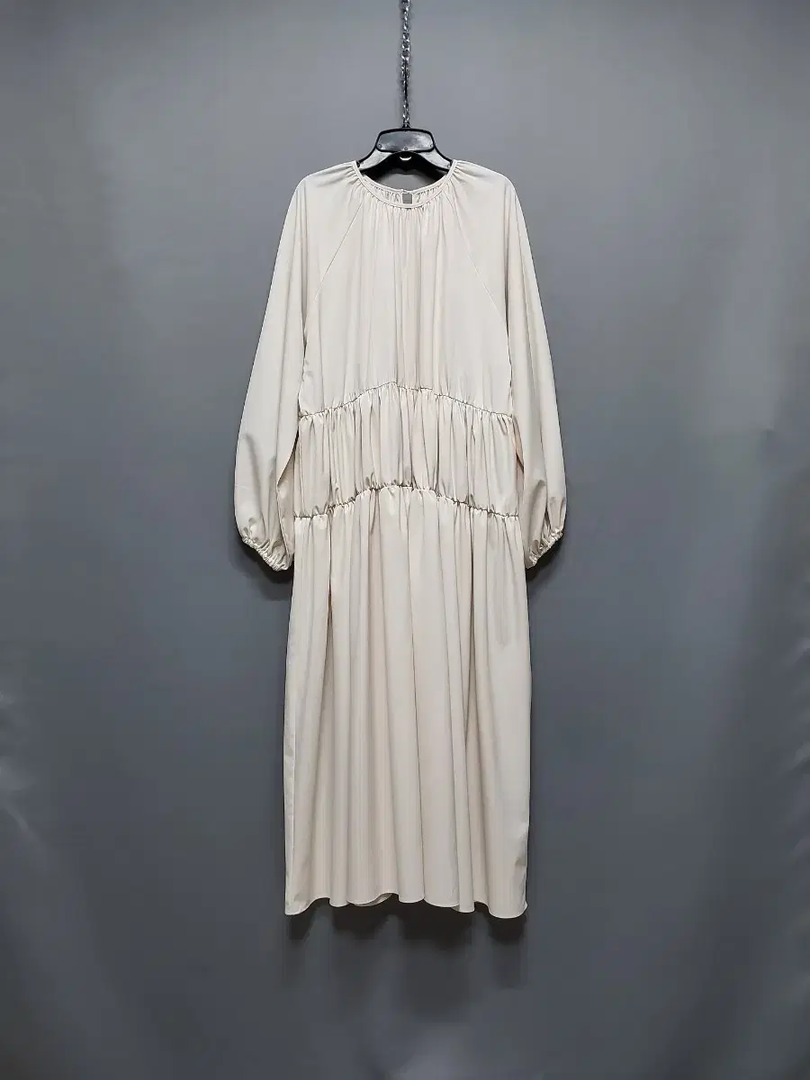 55) White Shirring Long Onepiece on Bunjang Global Site.